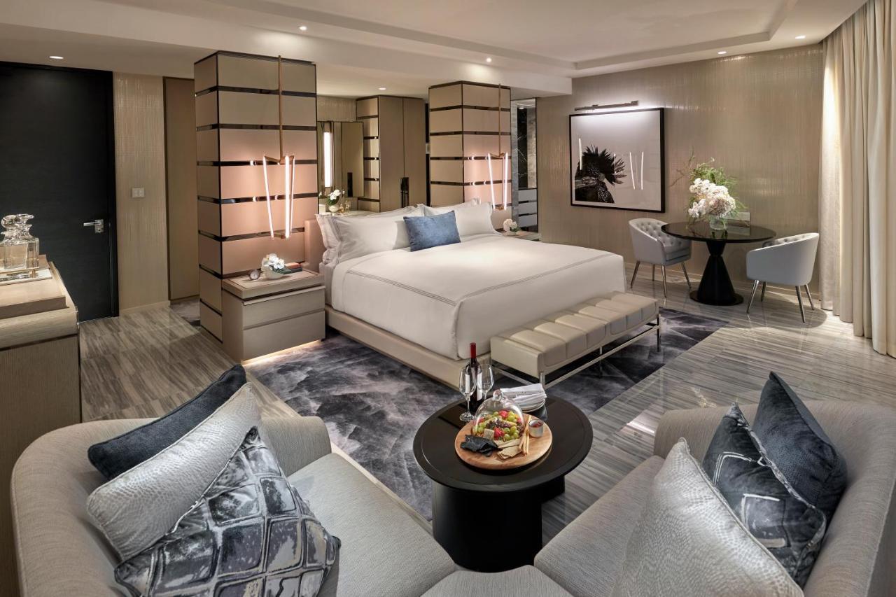 فندق Crown Towers سيدني المظهر الخارجي الصورة A suite at The Ritz-Carlton, Hong Kong