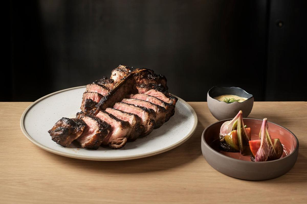 فندق Crown Towers سيدني المظهر الخارجي الصورة A grilled steak