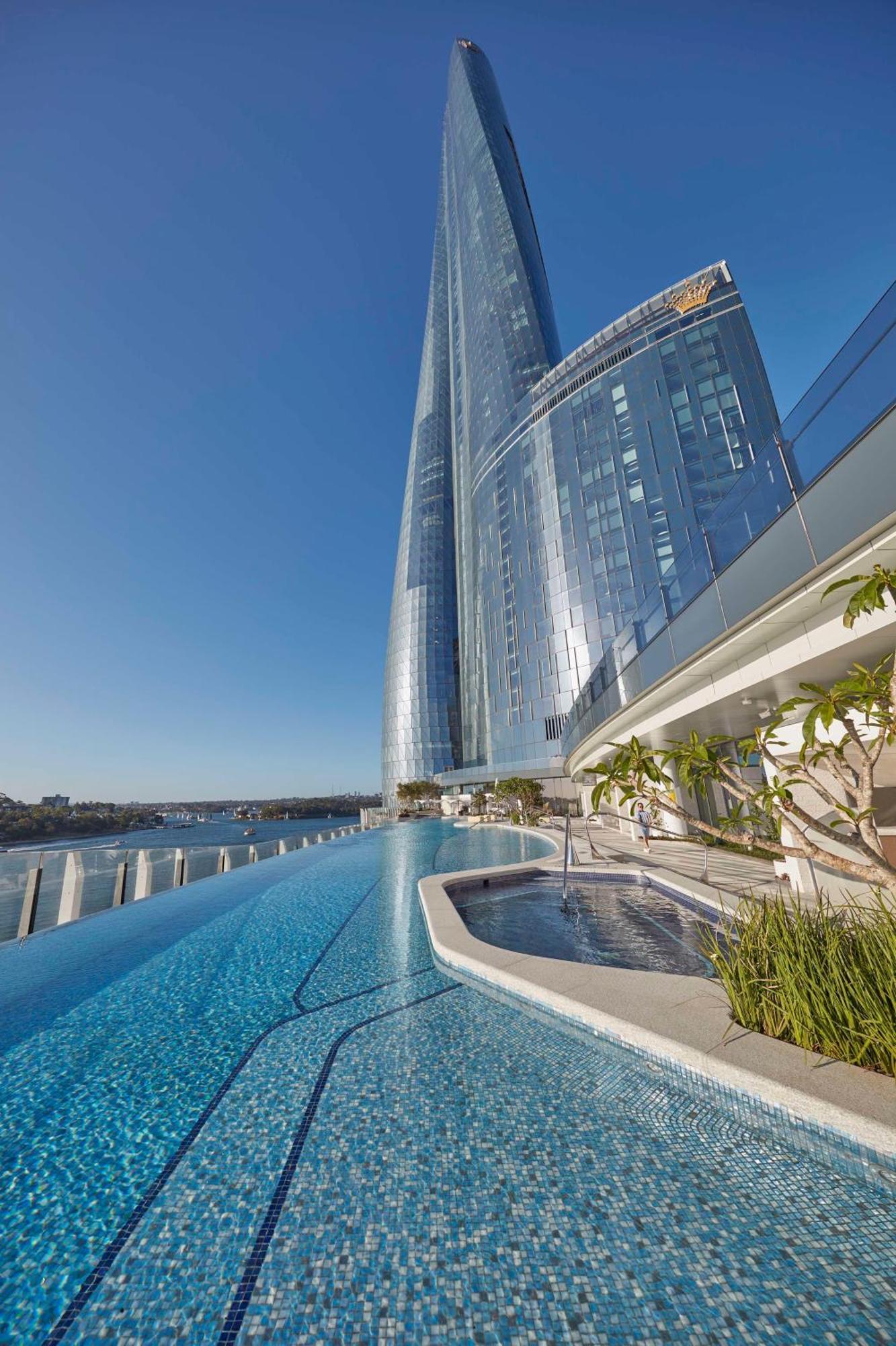 فندق Crown Towers سيدني المظهر الخارجي الصورة The pool at the top of the tower